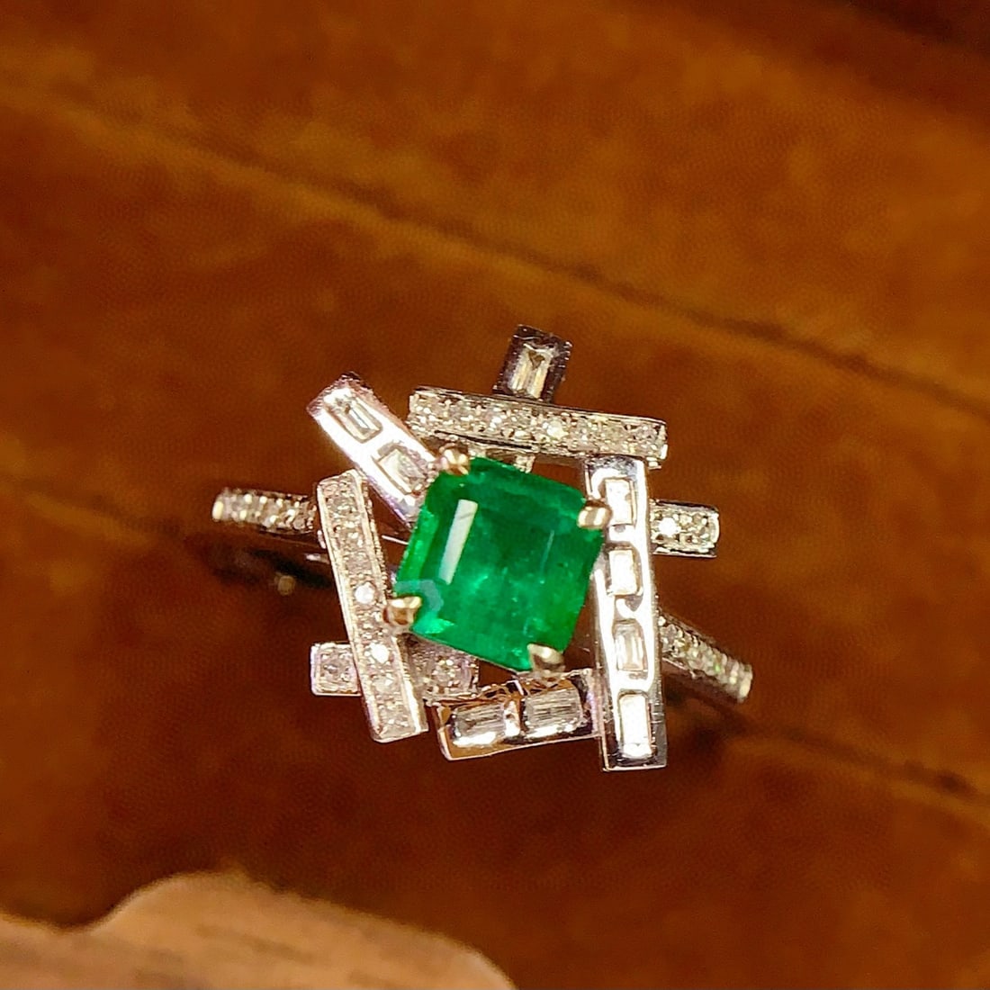14k Gold 0.7 Ct Vivid Green Natural Emerald & Diamond Ring - 5