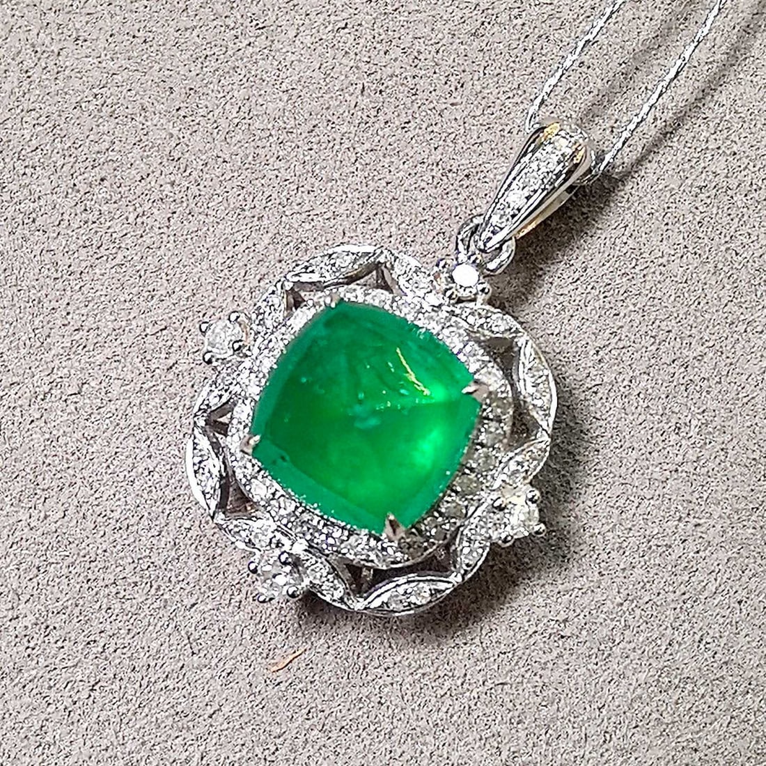 14k Gold 3.74 Ctw Natural Emerald & Diamond Pendant( Without Chain ): Ref:231062272 // gold content:14k gold // main gemstone:emerald // shape:sugar-loaf // carat weight:3. 36ct // color:green // treatment:natural // // adjacent gemstone 2 : diamond // shape:round //