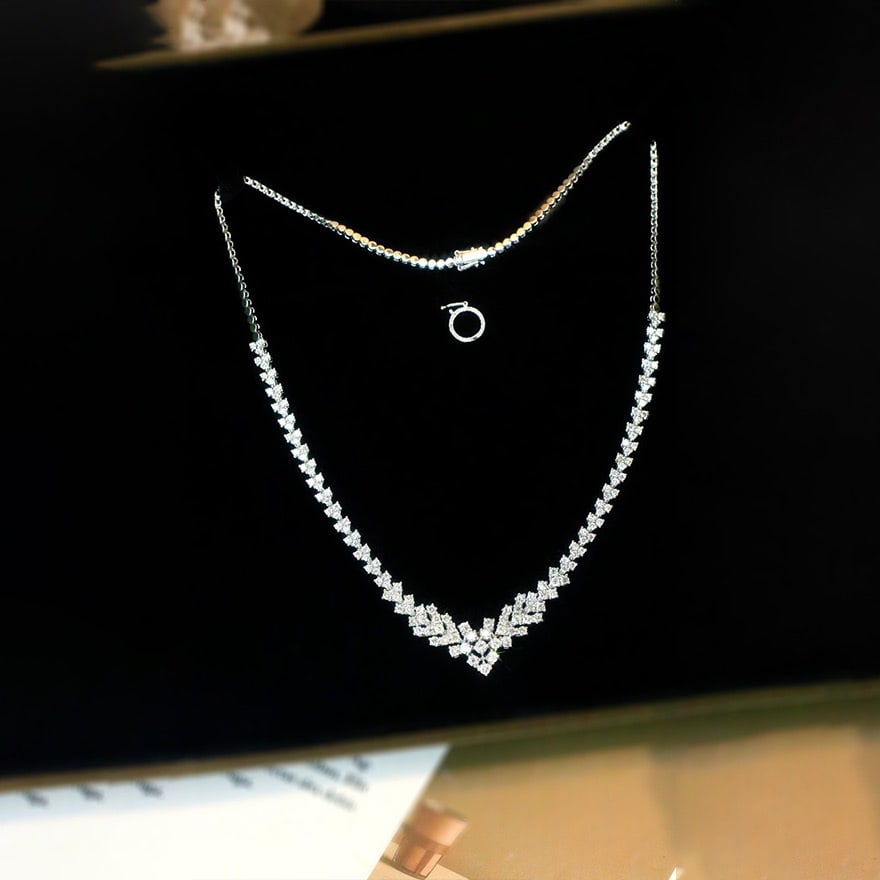 14k Gold 5.8 Ct Natural H Diamond Necklace: Ref:231062286 // gold content:14k gold // main gemstone:diamond // shape:round // carat weight:5. 8ct // clarity grade:vs-si // color:h // treatment:natural // cut grade:g // Low Estimate: 21000 Condi