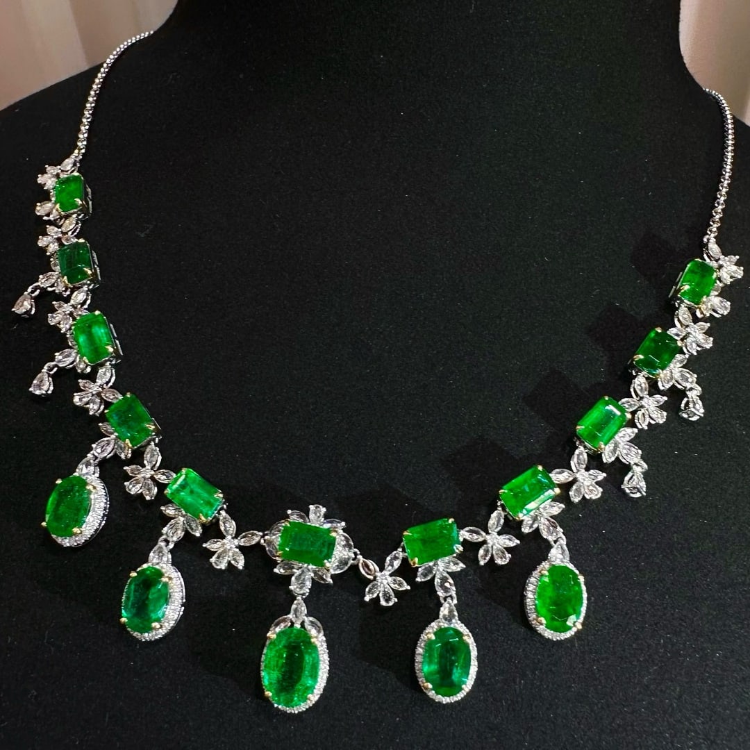 14k Gold 11.9 Ct Vivid Green Natural Emerald & Diamond & Sapphire Necklace - 3