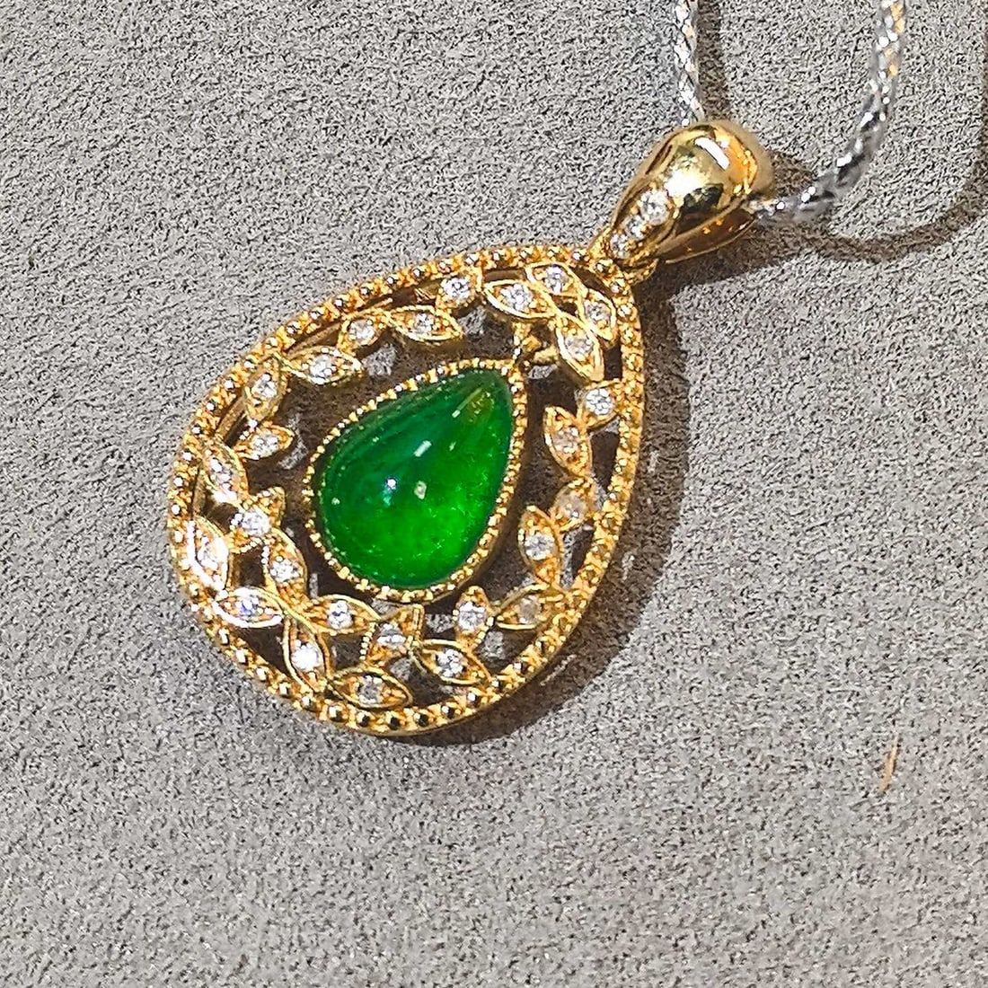 14k Gold 0.92 Ct Vivid Green Natural Emerald & Diamond Pendant( Without Chain ) - 2