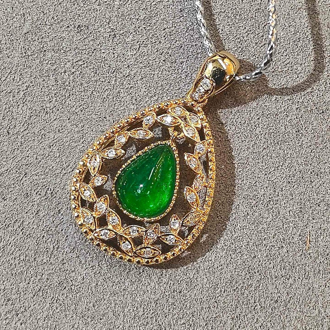 14k Gold 0.92 Ct Vivid Green Natural Emerald & Diamond Pendant( Without Chain ) - 4