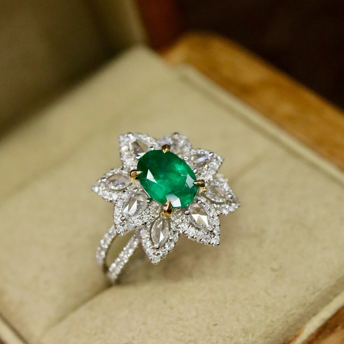 14k Gold 1.86 Ctw Vivid Green Natural Emerald & Diamond Ring: Ref:231062301 // gold content:14k gold // ring size:7. 25us // // main gemstone:emerald // shape:oval // carat weight:1. 06ct // color:vivid green // treatment:natural // // adjacent gemstone 2 :