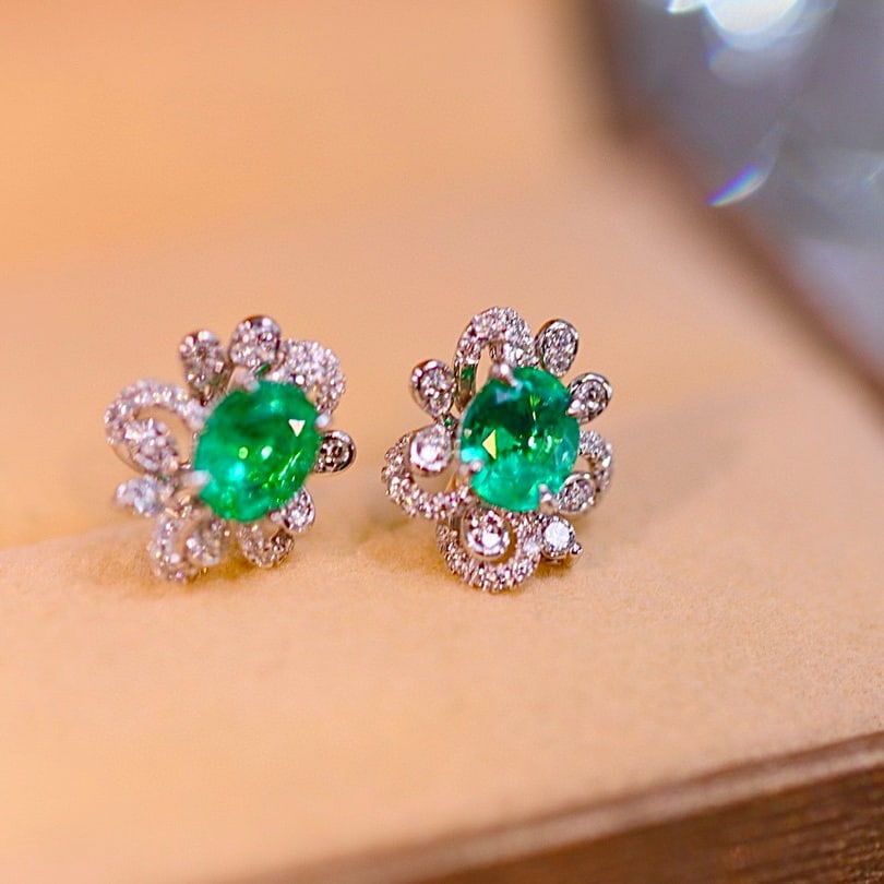14k Gold 1.41 Ctw Natural Emerald & Diamond Earrings: Ref:231062309 // gold content:14k gold // main gemstone:emerald // shape:oval // carat weight:1. 11ct // color:green // treatment:natural // // adjacent gemstone 2 : diamond // shape:round // carat