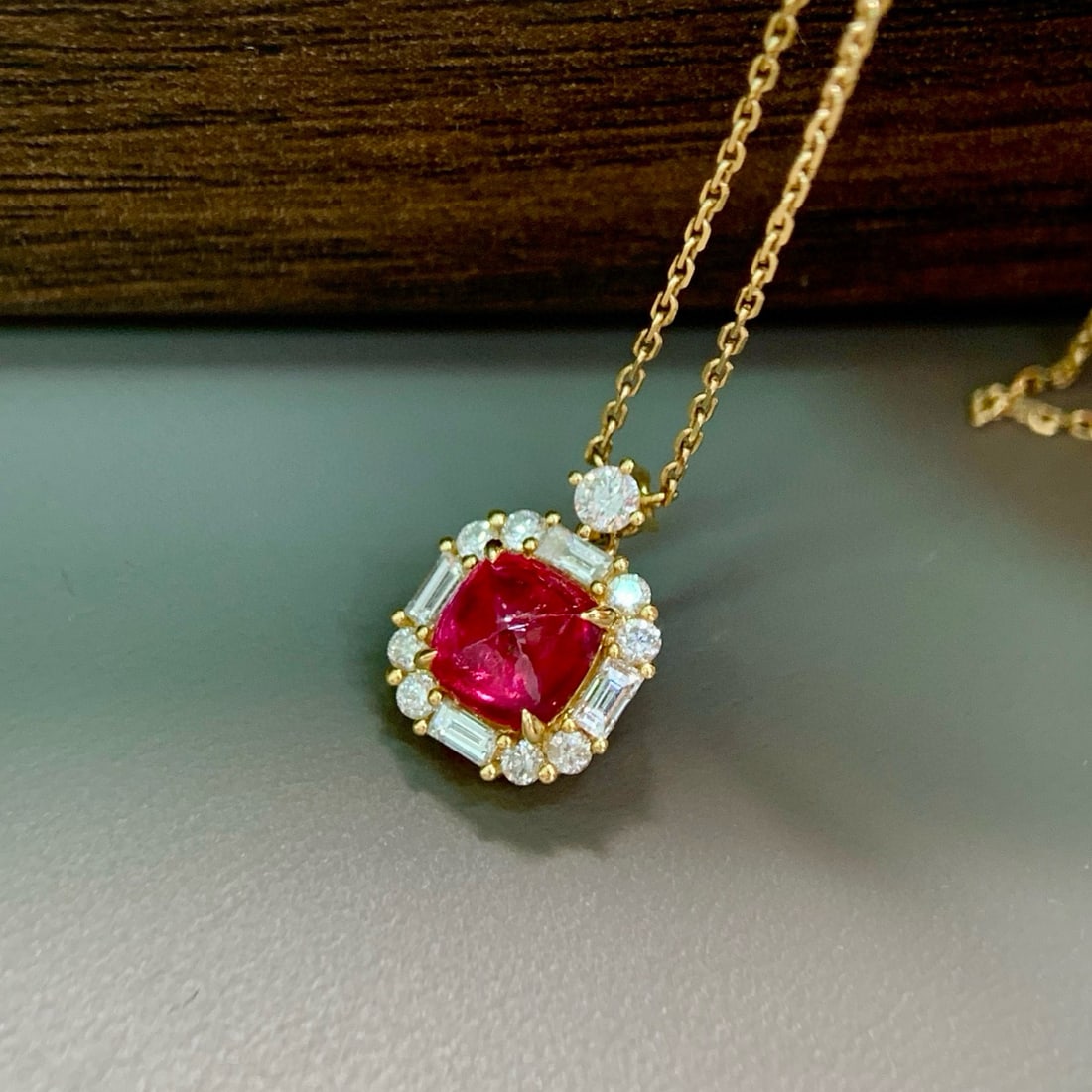 14k Gold 1.23 Ctw Natural Ruby & Diamond Necklace: Ref:231062317 // gold content:14k gold // main gemstone:ruby // shape:sugar-loaf // carat weight:0. 93ct // color:red // treatment:natural // // adjacent gemstone 2 : diamond // shape:multiply //