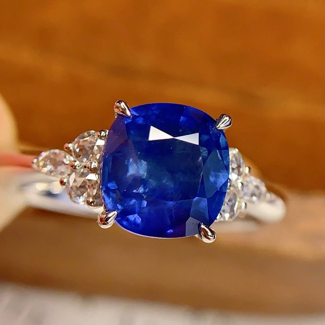 14k Gold 2.65 Ct Vivid Blue Natural Sapphire & Diamond Ring - 4