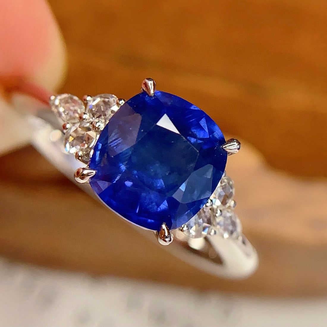14k Gold 2.65 Ct Vivid Blue Natural Sapphire & Diamond Ring - 5