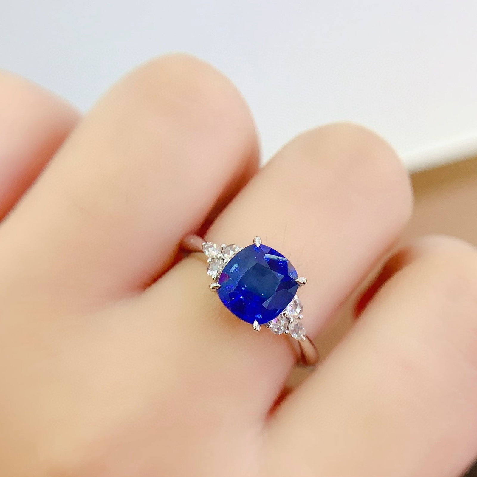 14k Gold 2.65 Ct Vivid Blue Natural Sapphire & Diamond Ring - 6