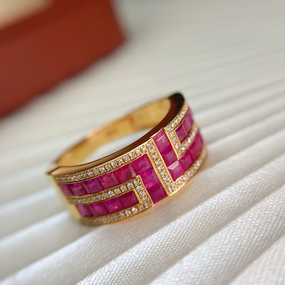 14k Gold 3.00 Ct Natural Ruby & Diamond Ring: Ref:231062320 // gold content:14k gold // ring size:7. 25us // // main gemstone:ruby // shape:square // carat weight:3. 00ct // color:red // treatment:natural // // adjacent gemstone 2 : diamond //