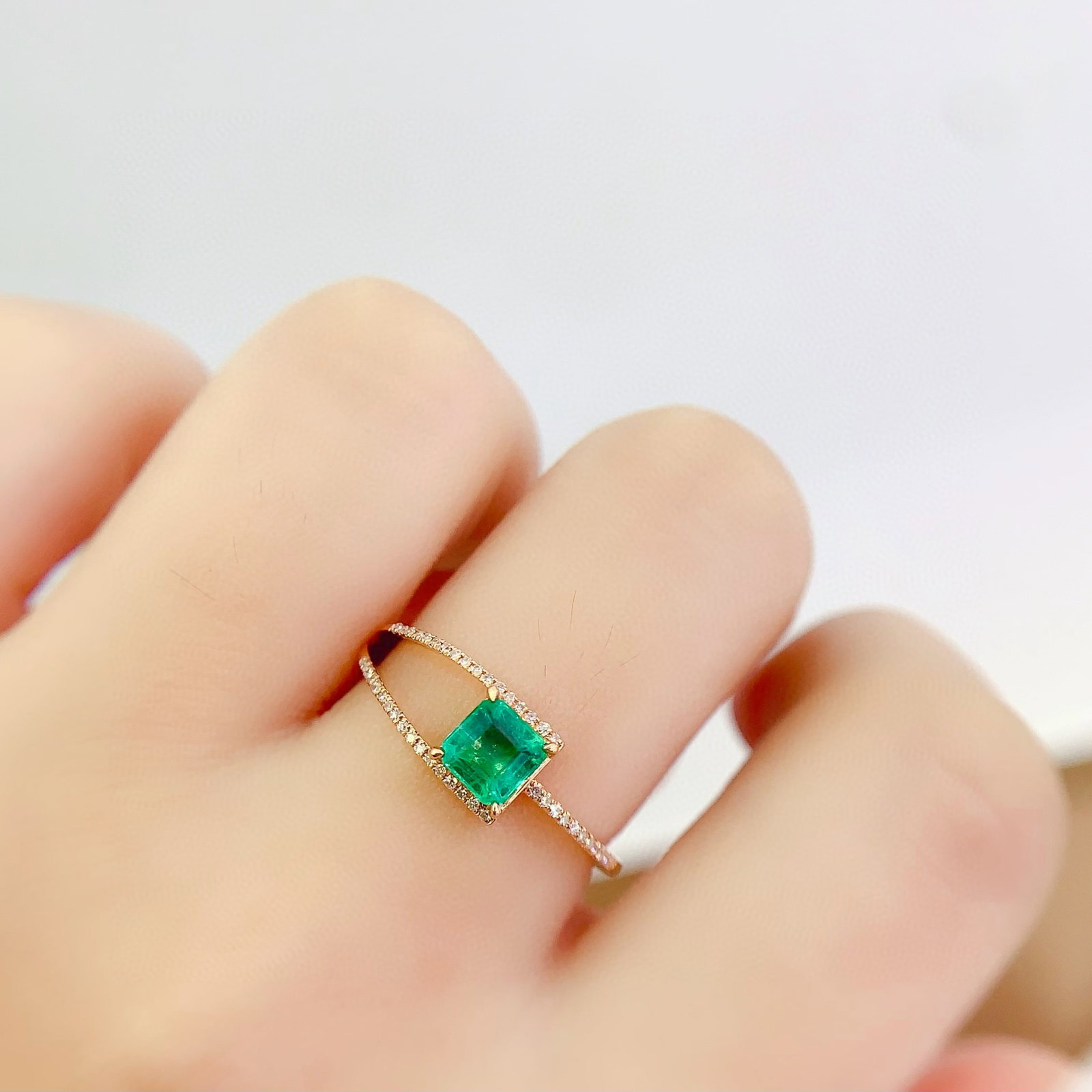 14k Gold 0.7 Ct Vivid Green Natural Emerald & Diamond Ring - 6