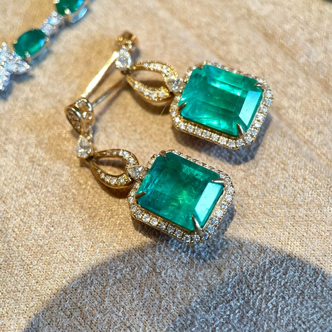 14k Gold 8.38 Ct Natural Emerald & Diamond Earrings: Ref:231062346 // gold content:14k gold // main gemstone:emerald // shape:octagonal // carat weight:8. 38ct // color:green // treatment:natural // // adjacent gemstone 2 : diamond // shape:round // cla