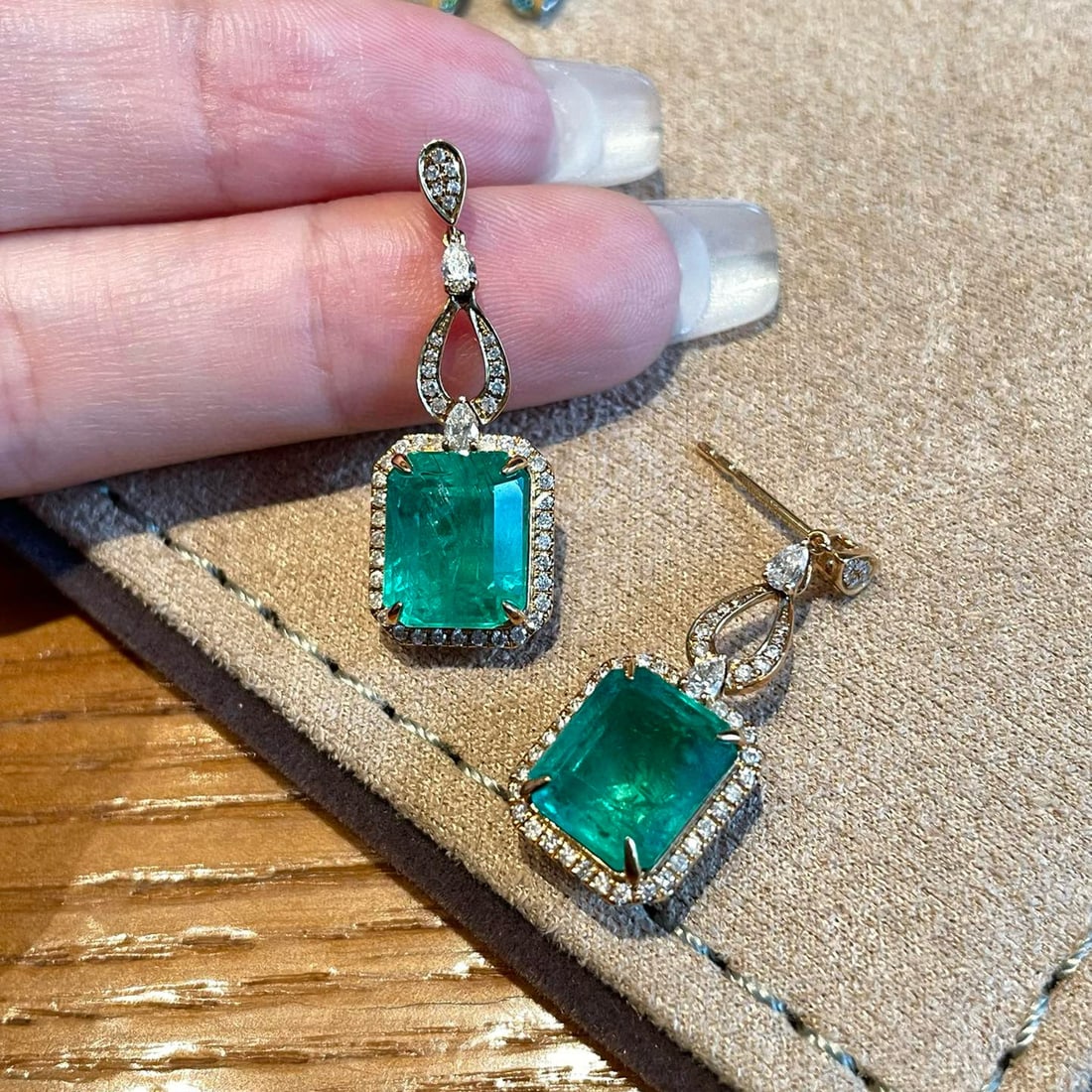 14k Gold 8.38 Ct Natural Emerald & Diamond Earrings - 4