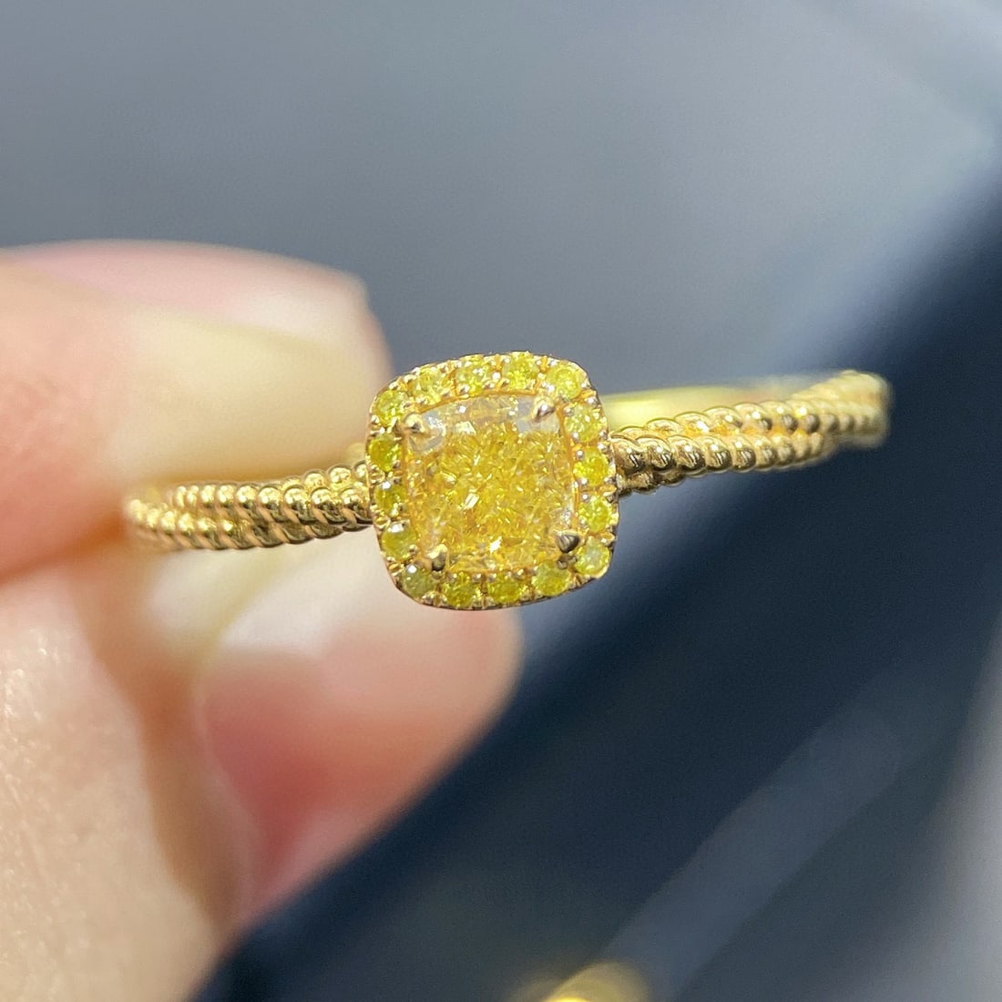 14k Gold 0.50 Ct Natural Yellow Diamond Ring - 2