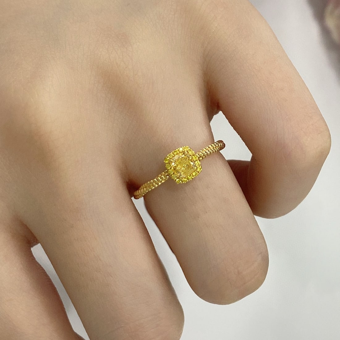 14k Gold 0.50 Ct Natural Yellow Diamond Ring - 3