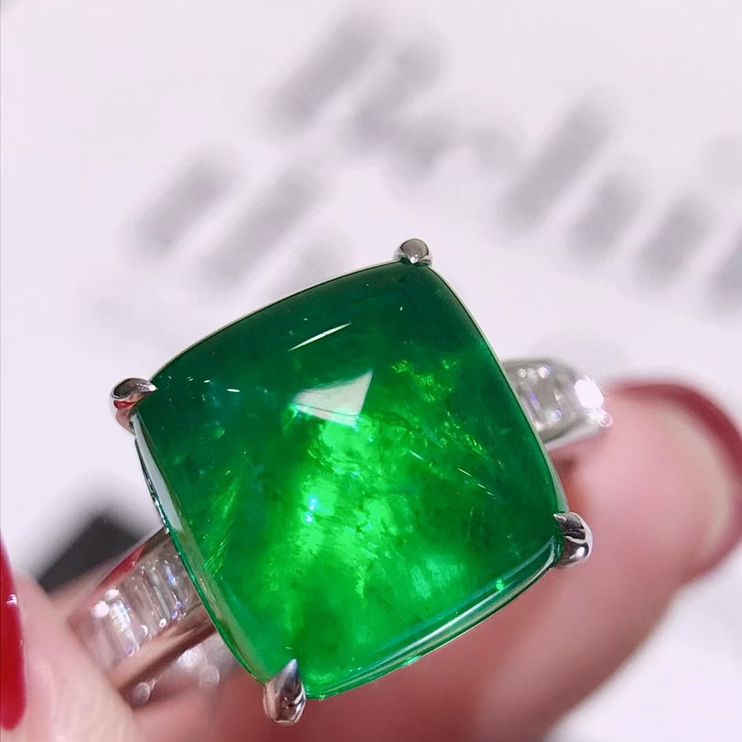14k Gold 7.76 Ctw Vivid Green Natural Emerald & Diamond Ring: Ref:231062356 // gold content:14k gold // ring size:7. 25us // // main gemstone:emerald // shape:sugar-loaf // carat weight:7. 4ct // color:vivid green // treatment:natural // // adjacent gemstone 2 :
