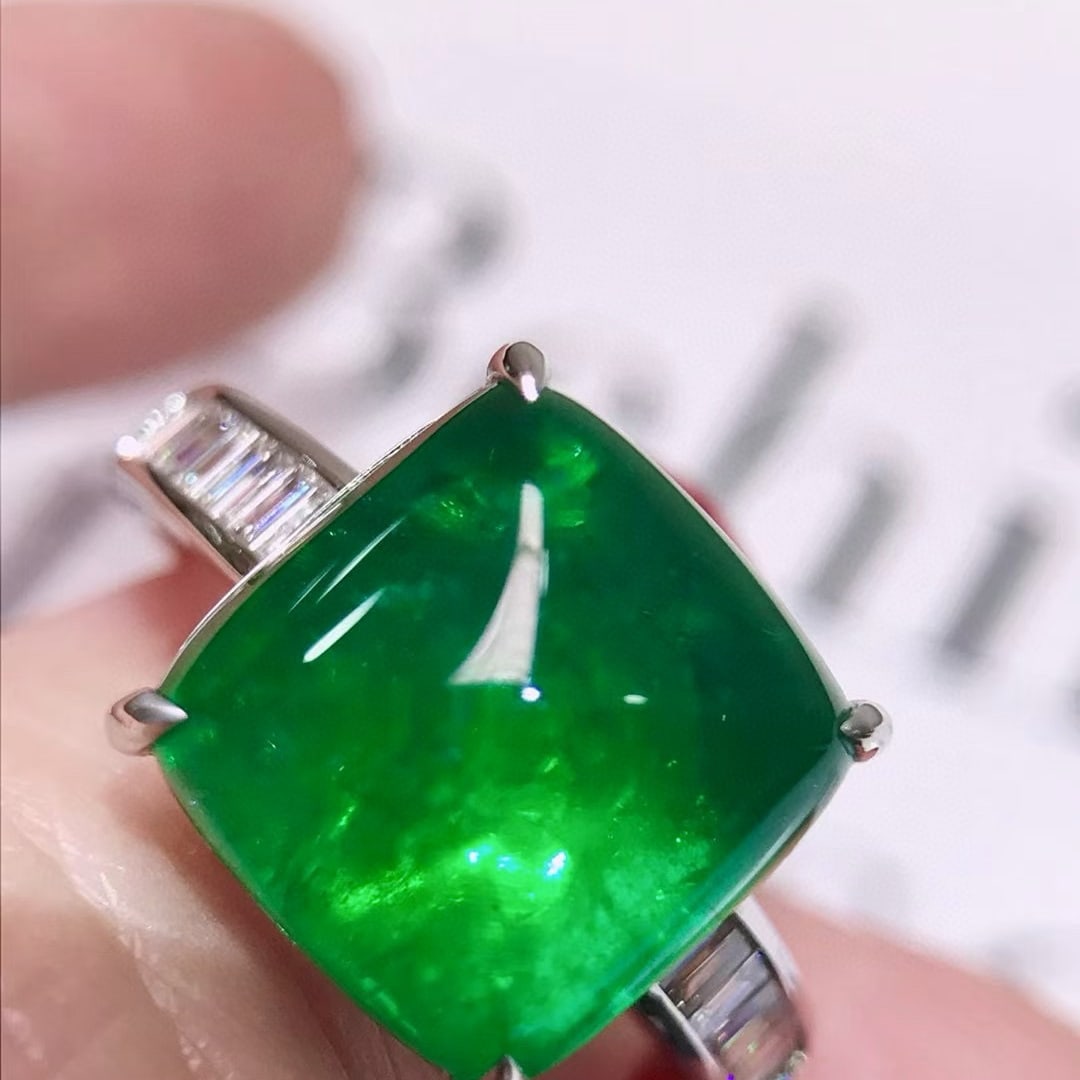 14k Gold 7.76 Ctw Vivid Green Natural Emerald & Diamond Ring - 2