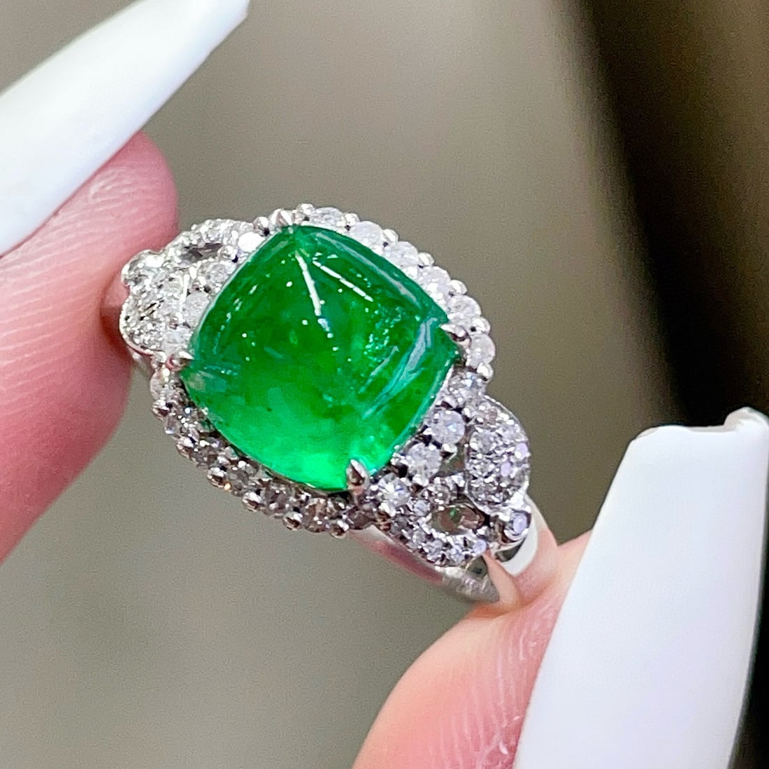 14k Gold 2.95 Ct Vivid Green Natural Emerald & Diamond Ring: Ref:231062359 // gold content:14k gold // ring size:7. 25us // // main gemstone:emerald // shape:sugar-loaf // carat weight:2. 95ct // color:vivid green // treatment:natural // // adjacent gemstone 2