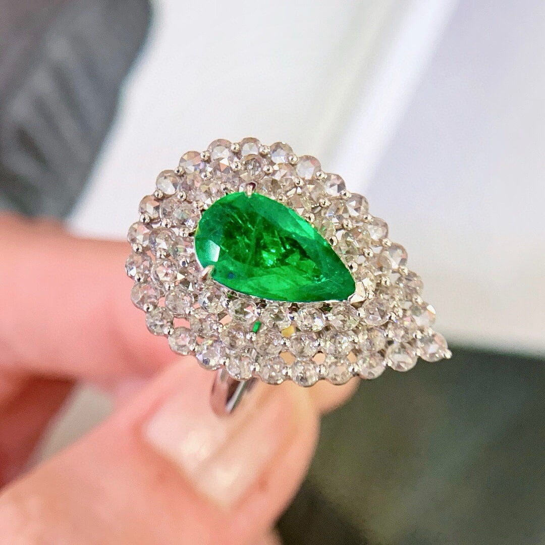 14k Gold 2.77 Ctw Vivid Green Natural Emerald & Diamond Ring: Ref:231062360 // gold content:14k gold // ring size:7. 25us // // main gemstone:emerald // shape:pear // carat weight:1. 41ct // color:vivid green // treatment:natural // // adjacent gemstone 2 : diam