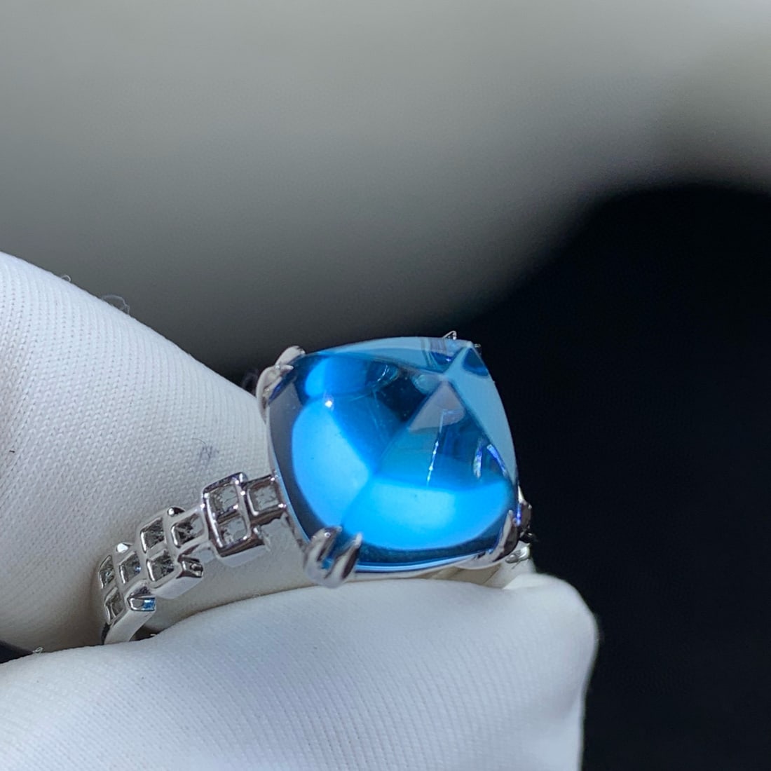 14k Gold 6.2 Ct Natural Topaz Ring: Ref:231062362 // gold content:14k gold // ring size:7. 25us // // main gemstone:topaz // shape:sugar-loaf // carat weight:6. 2ct // color:blue // treatment:natural // Condition: New Low Estimate: