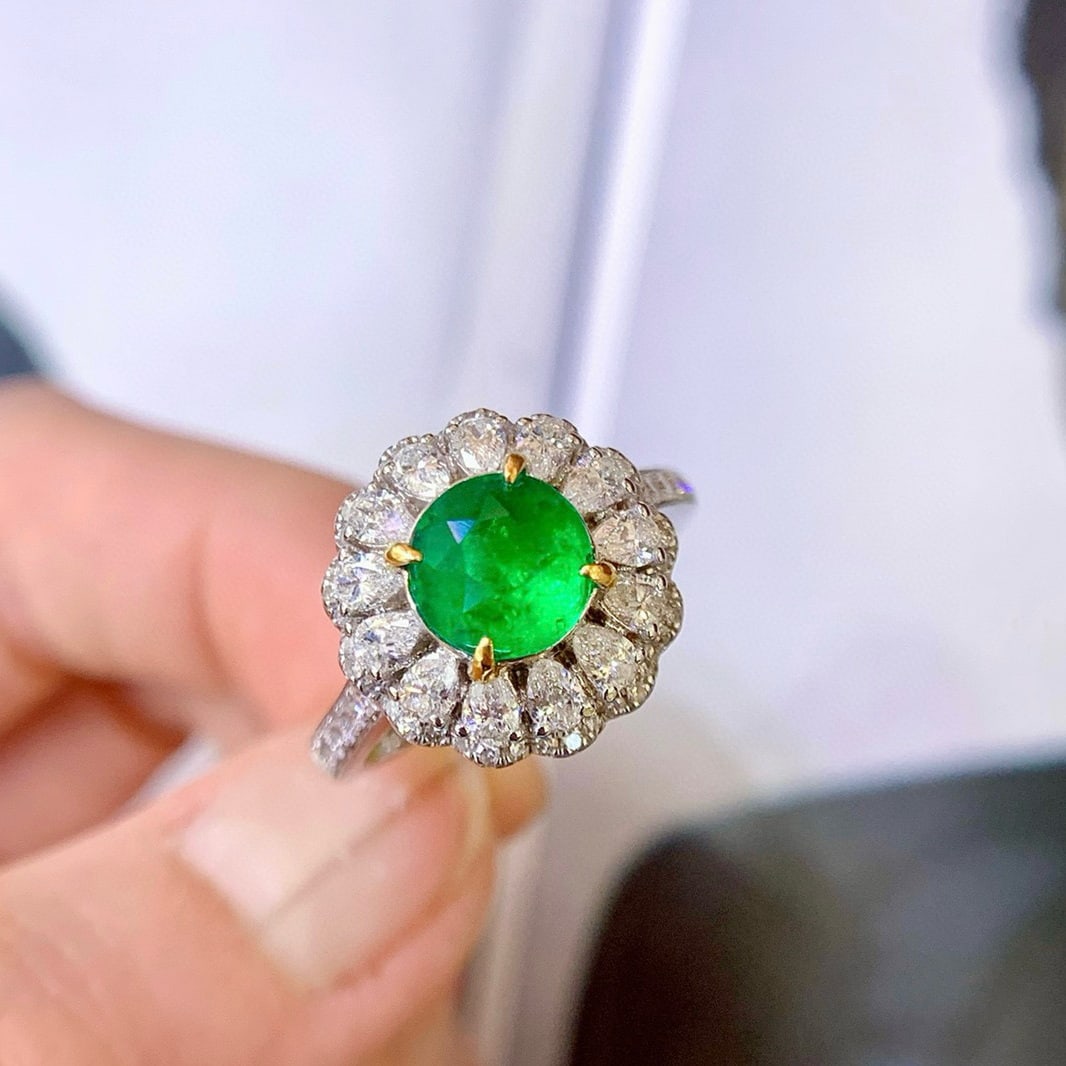14k Gold 2.58 Ctw Vivid Green Natural Emerald & Diamond Ring: Ref:231062367 // gold content:14k gold // ring size:7. 25us // // main gemstone:emerald // shape:round // carat weight:1. 63ct // color:vivid green // treatment:natural // cut grade:g // // adjacent