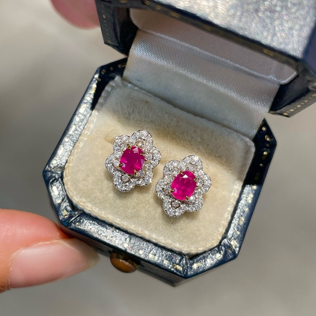 14k Gold 0.60 Ct Natural Ruby & Diamond Earrings: Ref:231062371 // gold content:14k gold // main gemstone:ruby // shape:oval // carat weight:0. 60ct // color:red // treatment:natural // // adjacent gemstone 2 : diamond // shape:round // clarity
