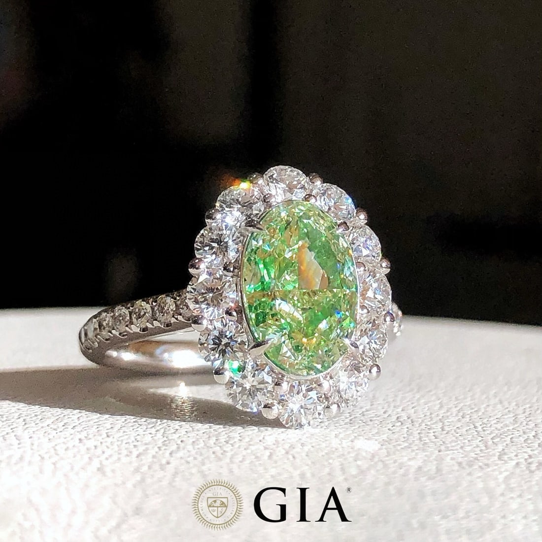 Gia Certified 14k Gold 2.25 Ct Natural Green Diamond & Diamond Ring - 3