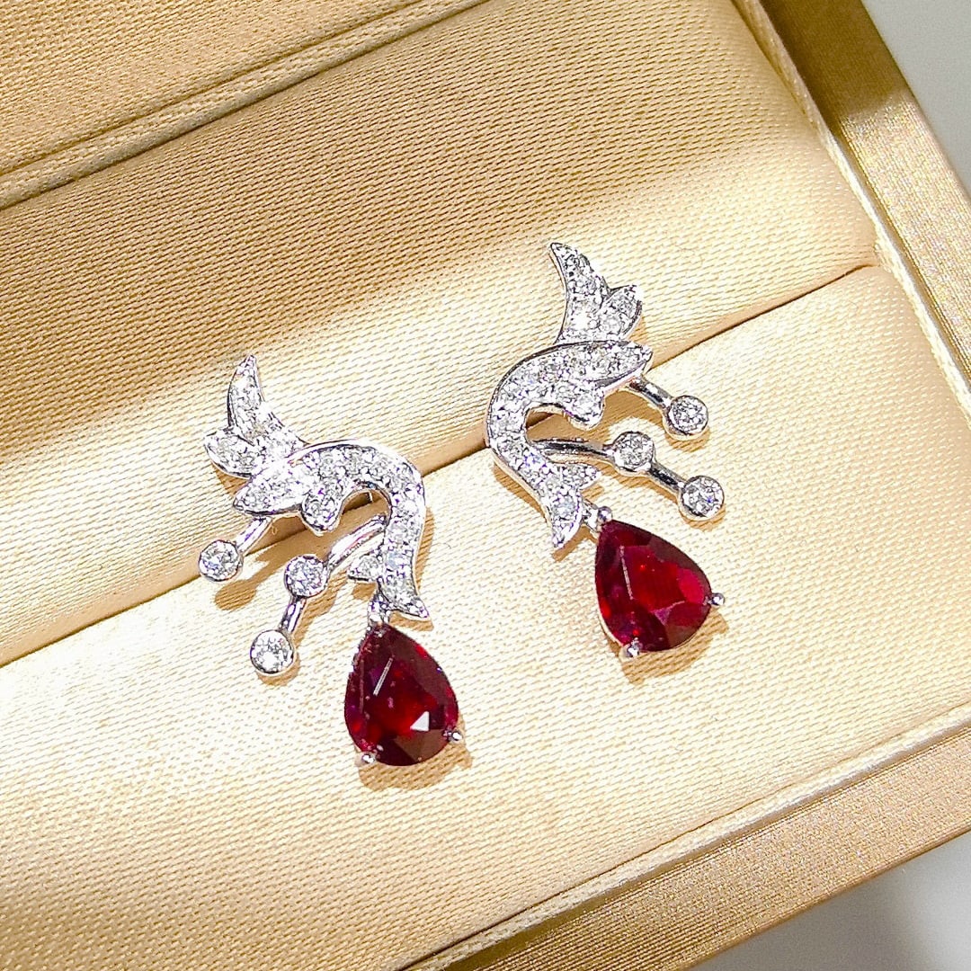14k Gold 1.23 Ctw Natural Ruby & Diamond Earrings: Ref:231062390 // gold content:14k gold // main gemstone:ruby // shape:pear // carat weight:1. 00ct // color:pigeonblood red // treatment:natural // // adjacent gemstone 2 : diamond // shape:round //
