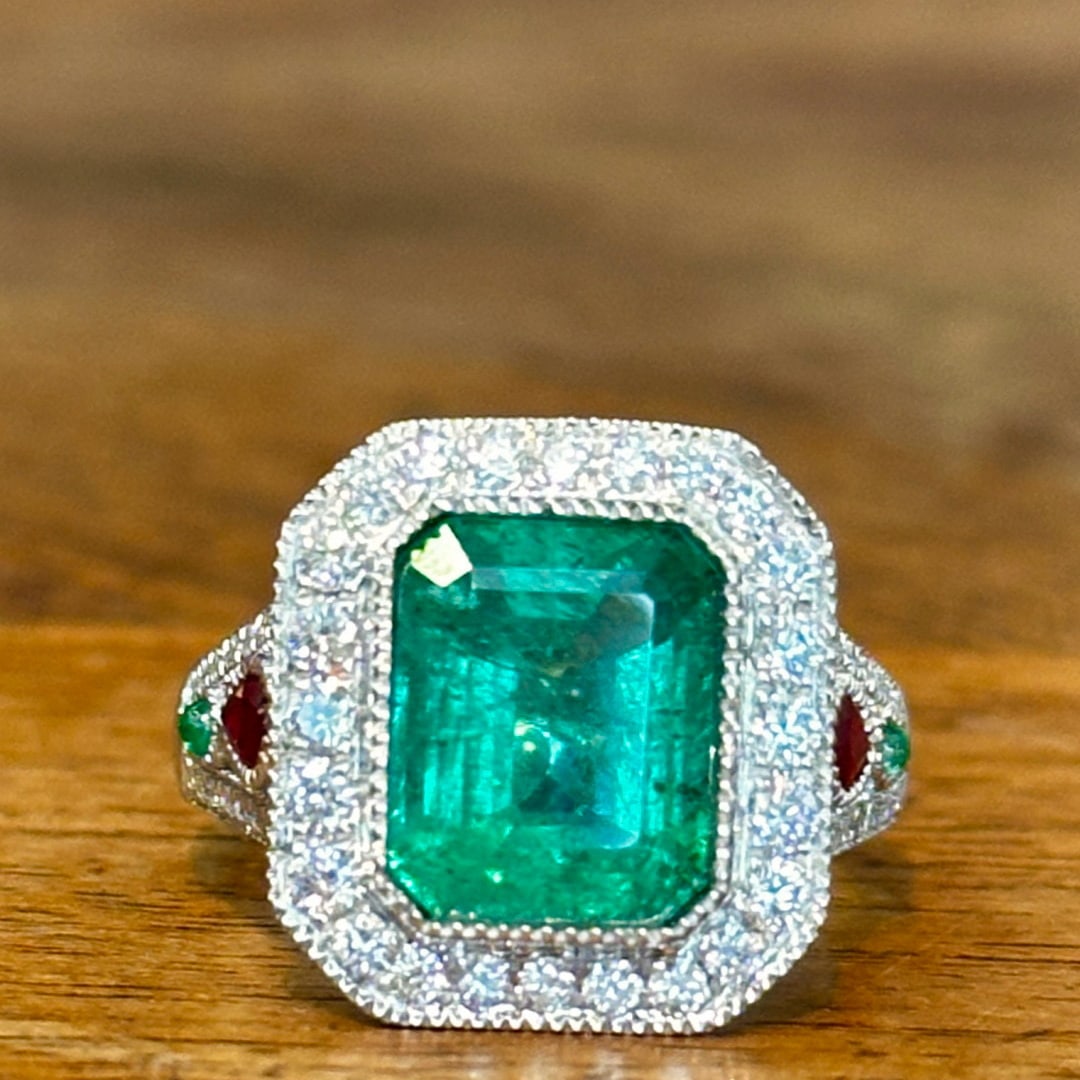14k Gold 4.44 Ctw Vivid Green Natural Emerald & Diamond Ring: Ref:231062398 // gold content:14k gold // ring size:7. 25us // // main gemstone:emerald // shape:octagonal // carat weight:3. 86ct // color:vivid green // treatment:natural // // adjacent gemstone 2 :