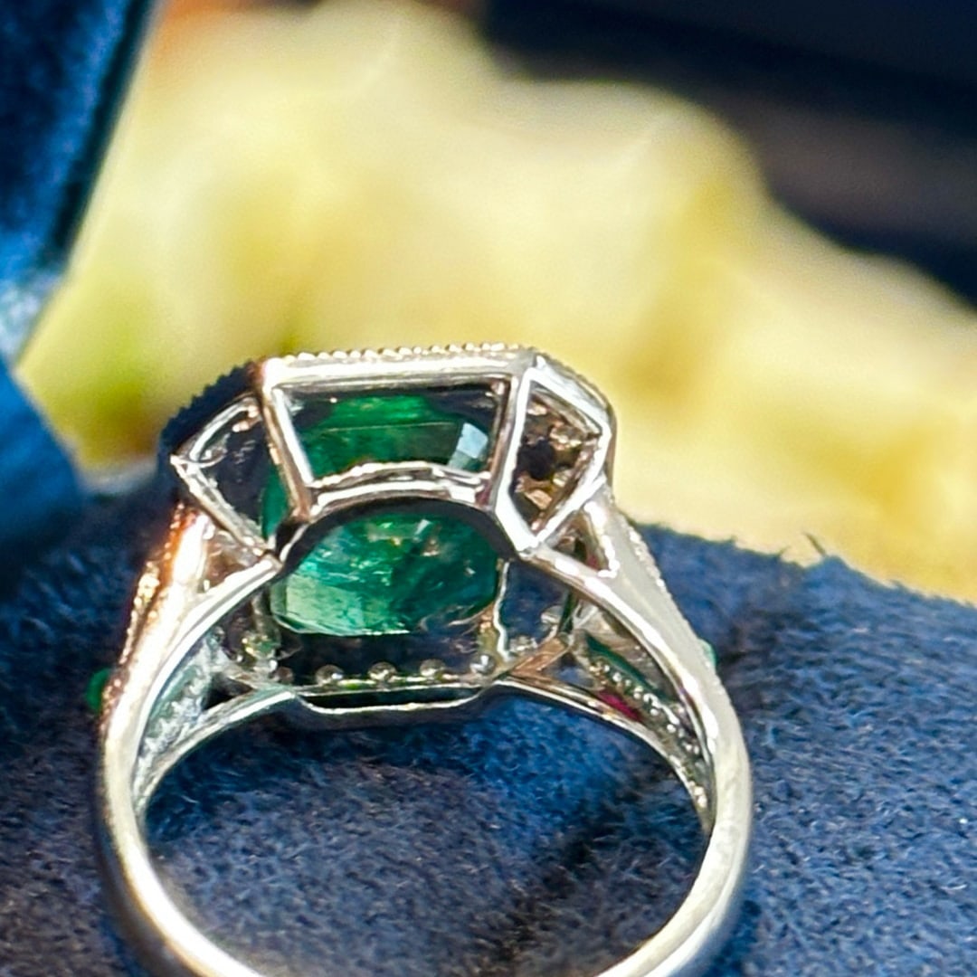 14k Gold 4.44 Ctw Vivid Green Natural Emerald & Diamond Ring - 2