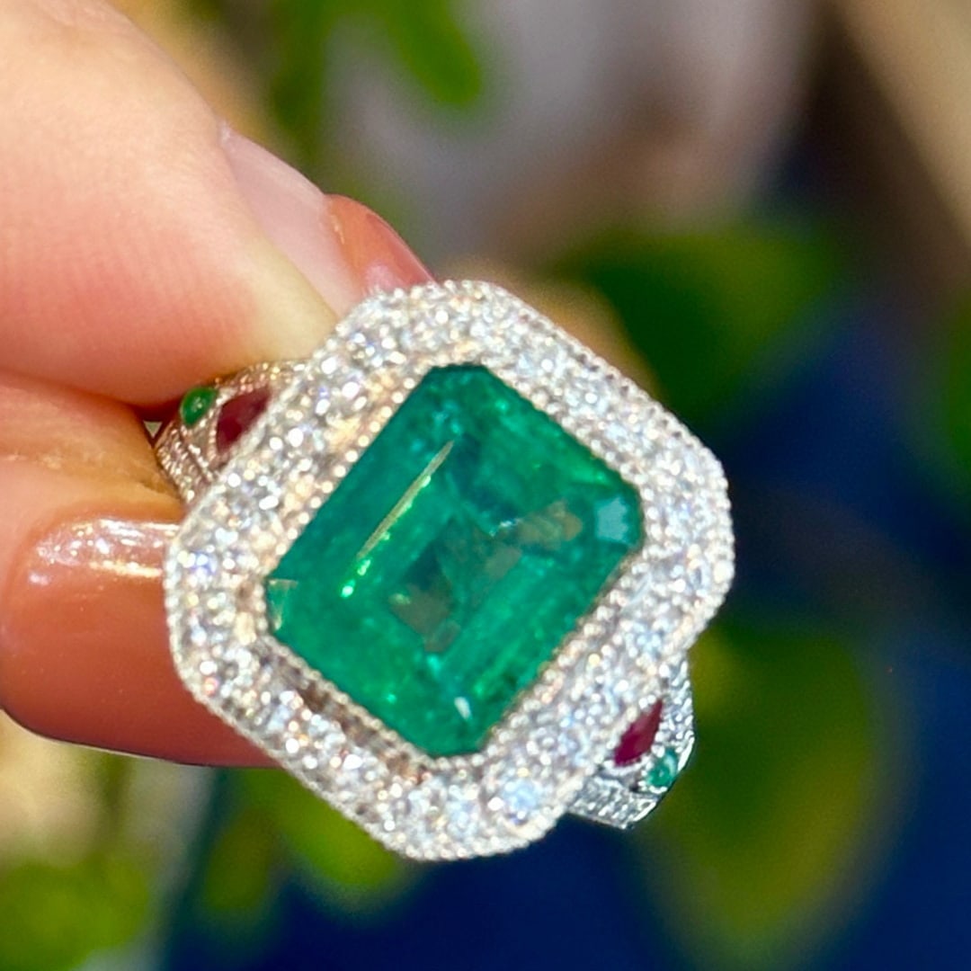 14k Gold 4.44 Ctw Vivid Green Natural Emerald & Diamond Ring - 3