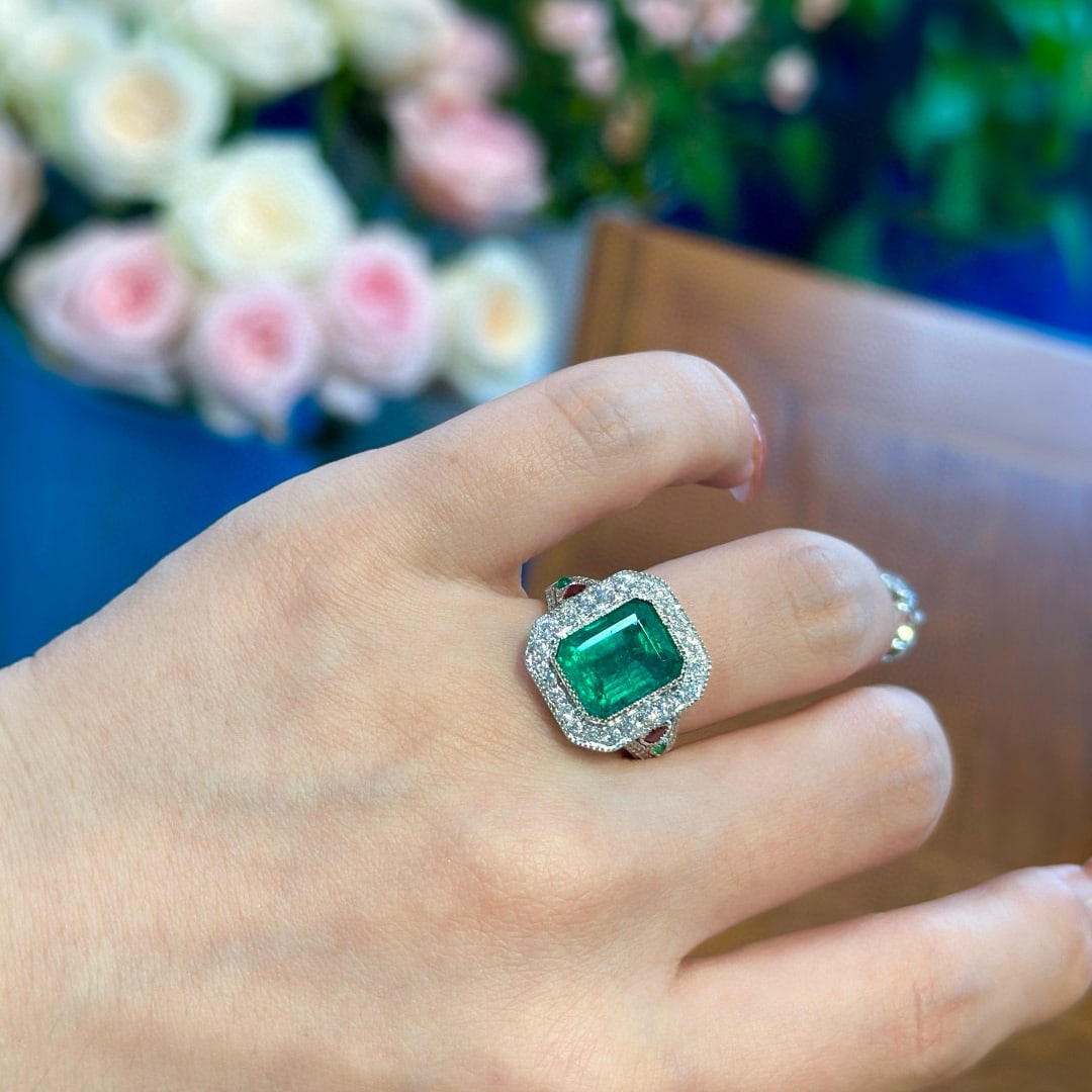 14k Gold 4.44 Ctw Vivid Green Natural Emerald & Diamond Ring - 4