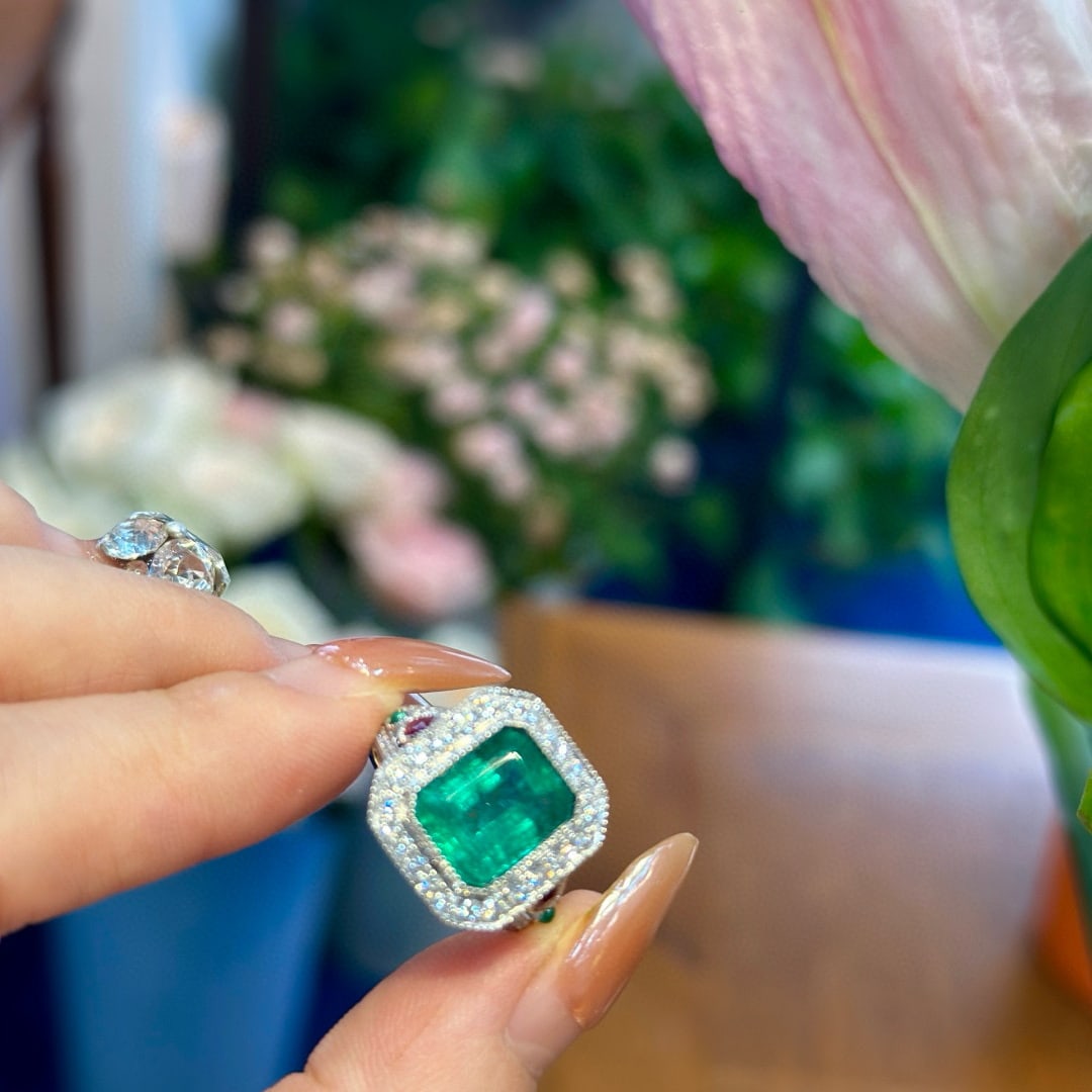 14k Gold 4.44 Ctw Vivid Green Natural Emerald & Diamond Ring - 5