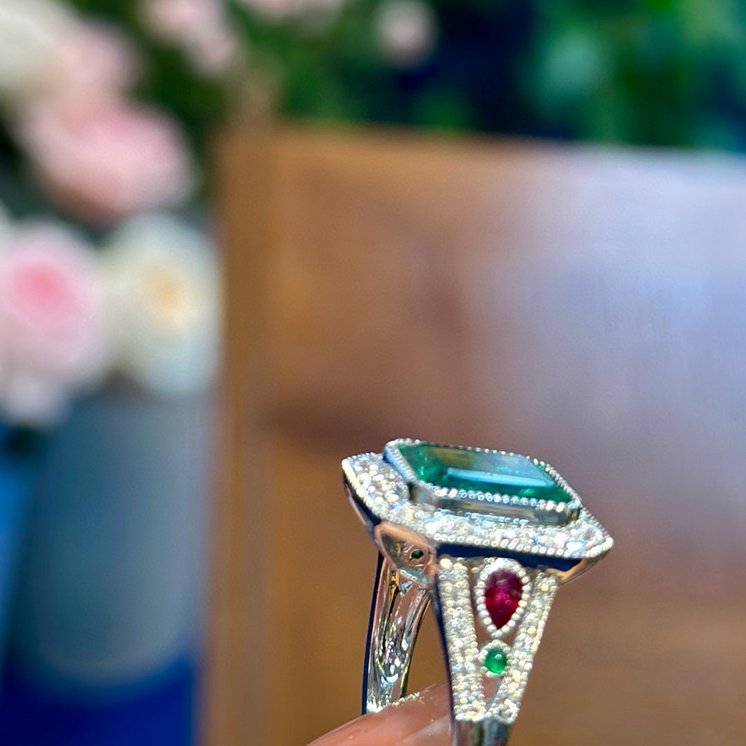 14k Gold 4.44 Ctw Vivid Green Natural Emerald & Diamond Ring - 6