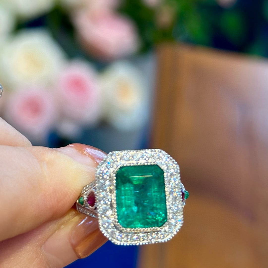 14k Gold 4.44 Ctw Vivid Green Natural Emerald & Diamond Ring - 7