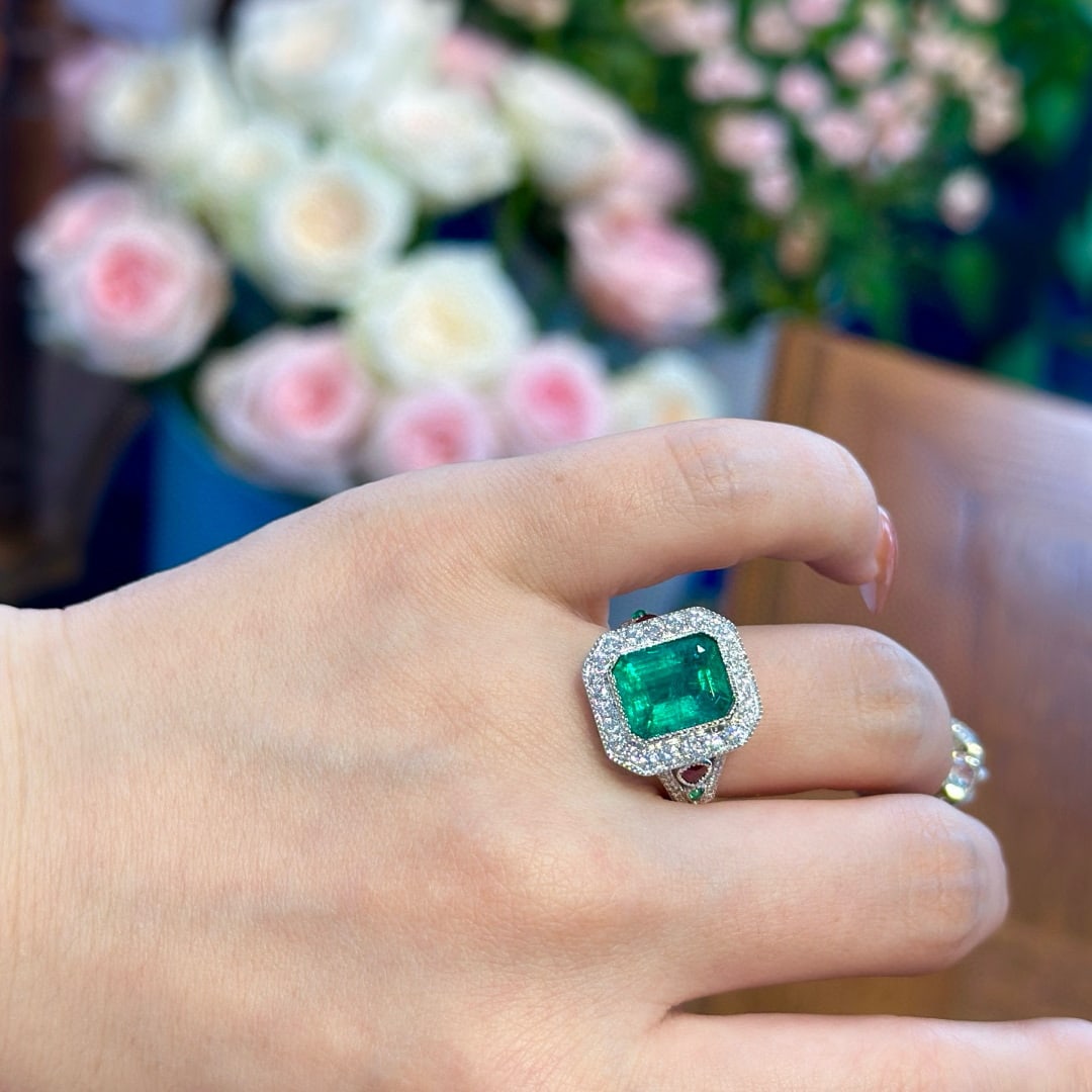 14k Gold 4.44 Ctw Vivid Green Natural Emerald & Diamond Ring - 8