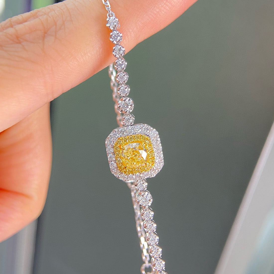 14k Gold 1.38 Ctw Natural Yellow Diamond & Diamond Bracelet - 2