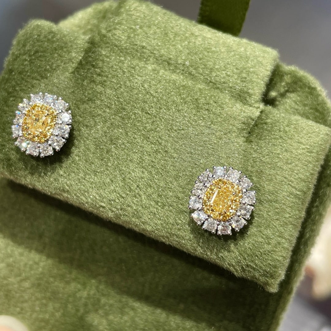 14k Gold 0.72 Ctw Natural Yellow Diamond & Diamond Earrings: Ref:231062425 // gold content:14k gold // main gemstone:yellow diamond // shape:cushion // carat weight:0. 2ct // color:yellow // treatment:natural // // adjacent gemstone 2 : diamond // shape:round