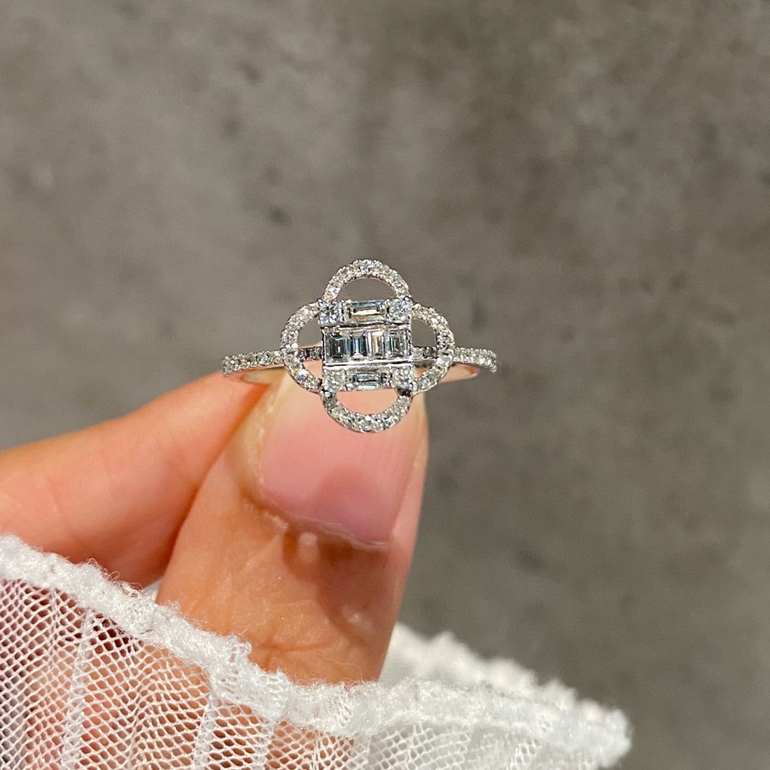 14k Gold 0.25 Ct Natural H Diamond Ring: Ref:231062428 // gold content:14k gold // ring size:7. 25us // // main gemstone:diamond // shape:multiply // carat weight:0. 25ct // clarity grade:vs-si // color:h // treatment:natural // Condition: N