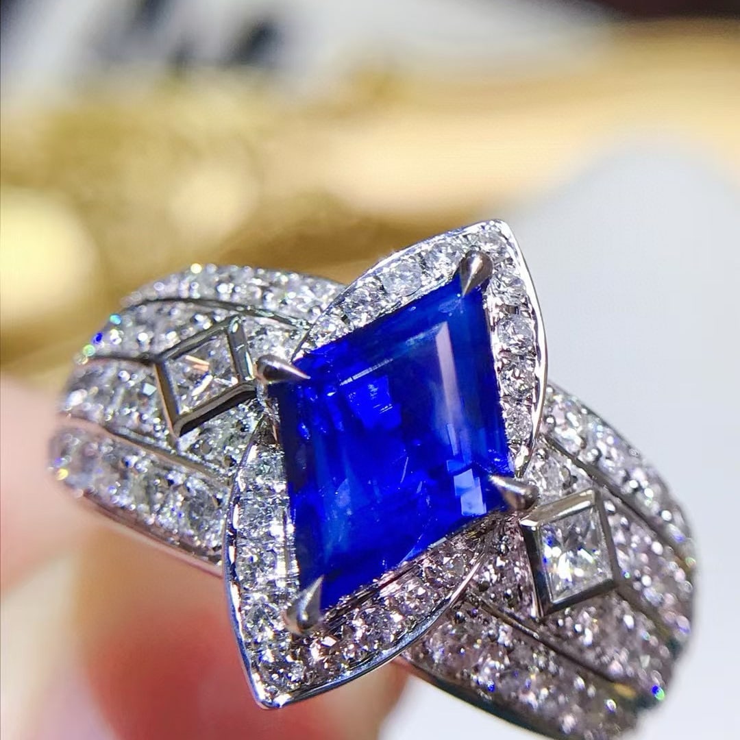 14k Gold 4.43 Ctw Natural Sapphire & Diamond Ring: Ref:231062430 // gold content:14k gold // ring size:7. 25us // // main gemstone:sapphire // shape:rhombic // carat weight:3. 02ct // color:cornflower blue // treatment:natural // // adjacent gemstone 