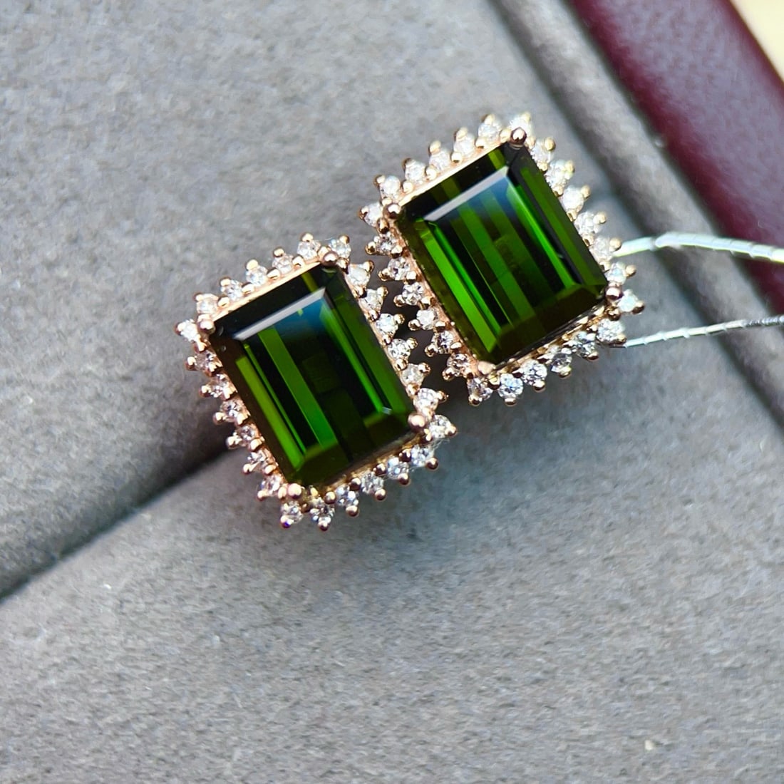 14k Gold 3.7 Ct Natural Tourmaline & Diamond Earrings: Ref:231062434 // gold content:14k gold // main gemstone:tourmaline // shape:octagonal // carat weight:3. 7ct // color:green // treatment:natural // // adjacent gemstone 2 : diamond // number of