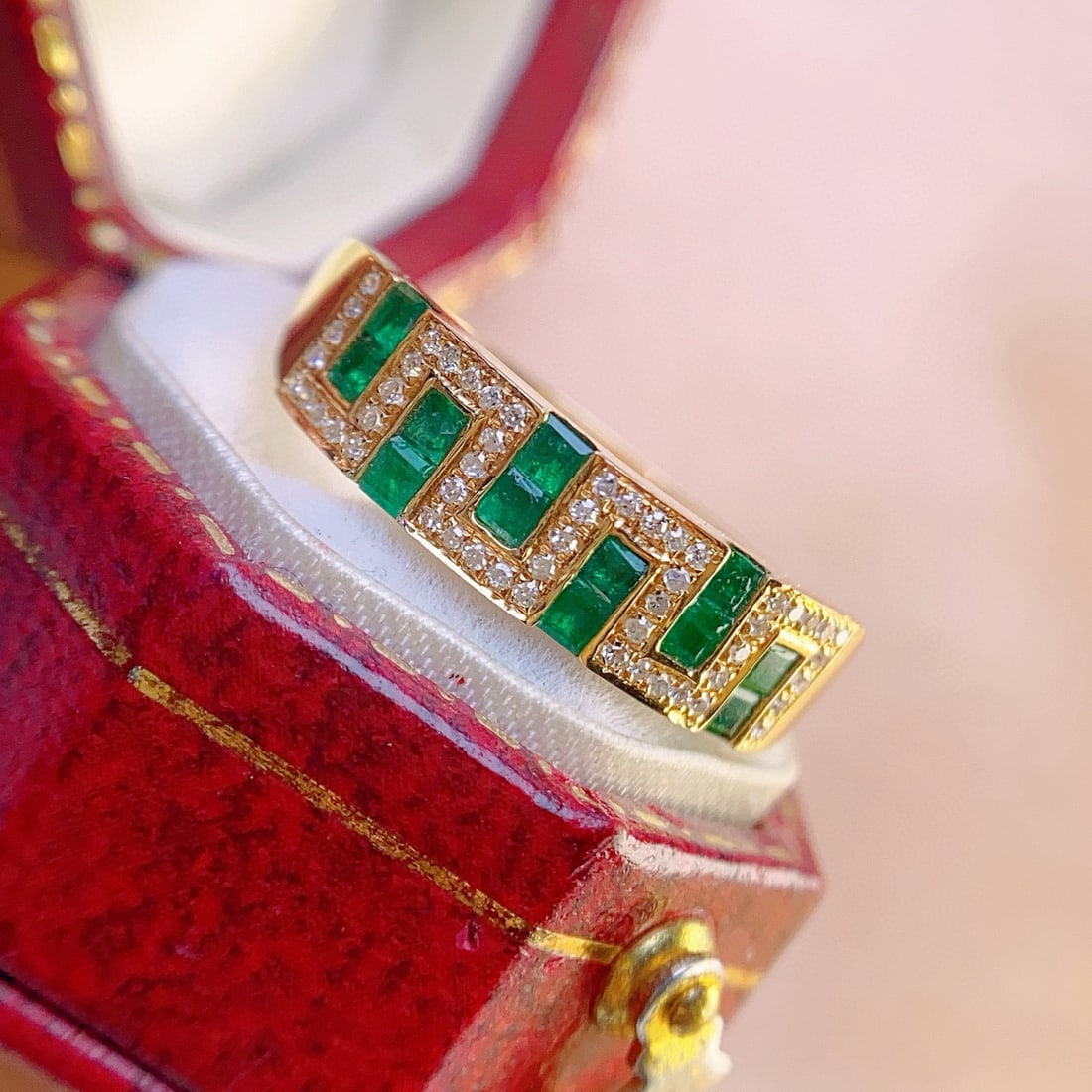 14k Gold 0.80 Ct Natural Emerald & Diamond Ring: Ref:231062440 // gold content:14k gold // ring size:7. 25us // // main gemstone:emerald // shape:square // carat weight:0. 80ct // color:green // treatment:natural // // adjacent gemstone 2 : diamond