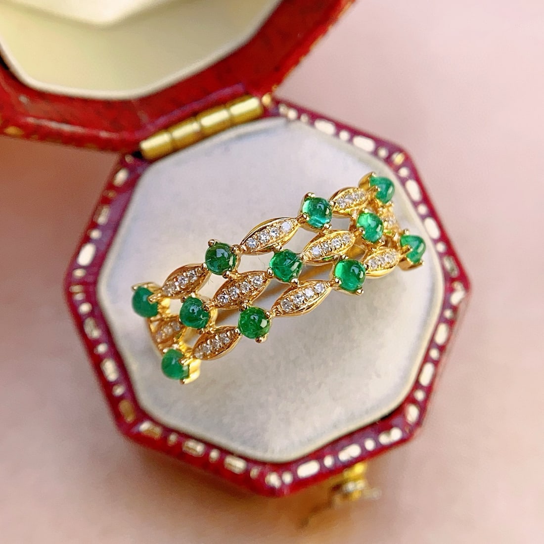 14k Gold 1.00 Ct Natural Emerald & Diamond Ring: Ref:231062447 // gold content:14k gold // ring size:7. 25us // // main gemstone:emerald // shape:round // carat weight:1. 00ct // color:green // treatment:natural // cut grade:g // // adjacent gemston