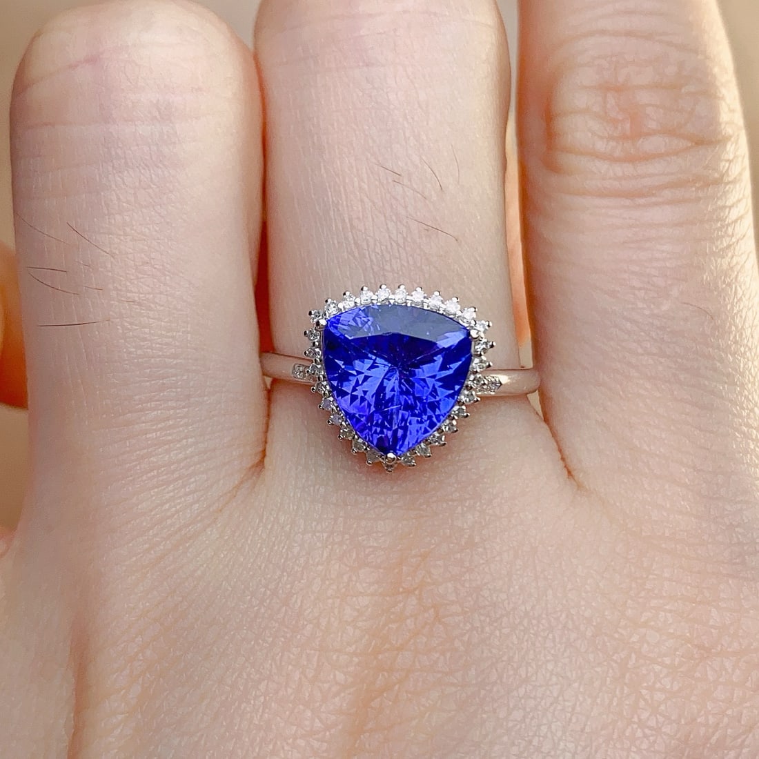 14k Gold 3.10 Ct Natural Tanzanite & Diamond Ring - 2