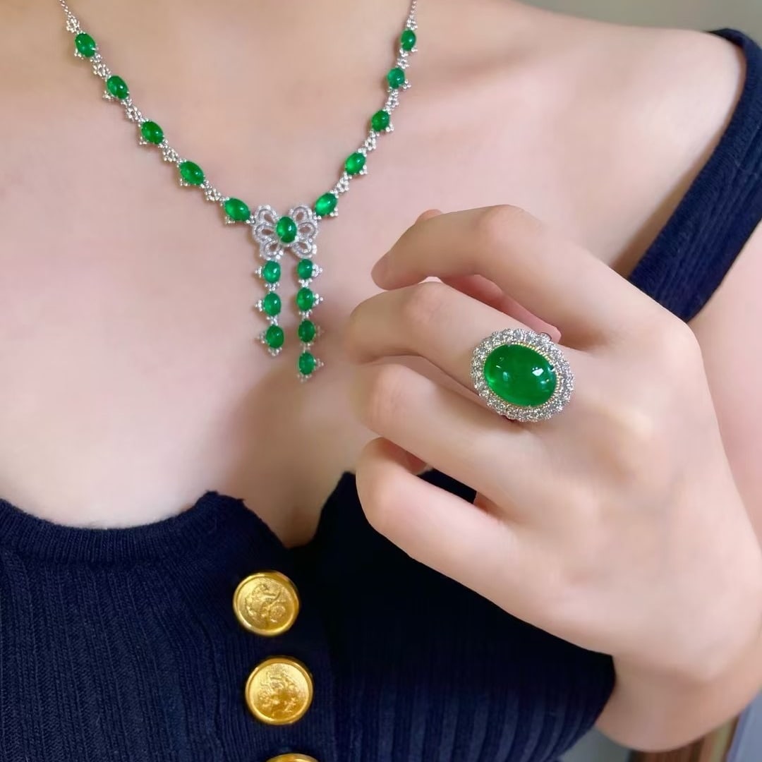 14k Gold 15 Ct Vivid Green Natural Emerald & Diamond Necklace - 6