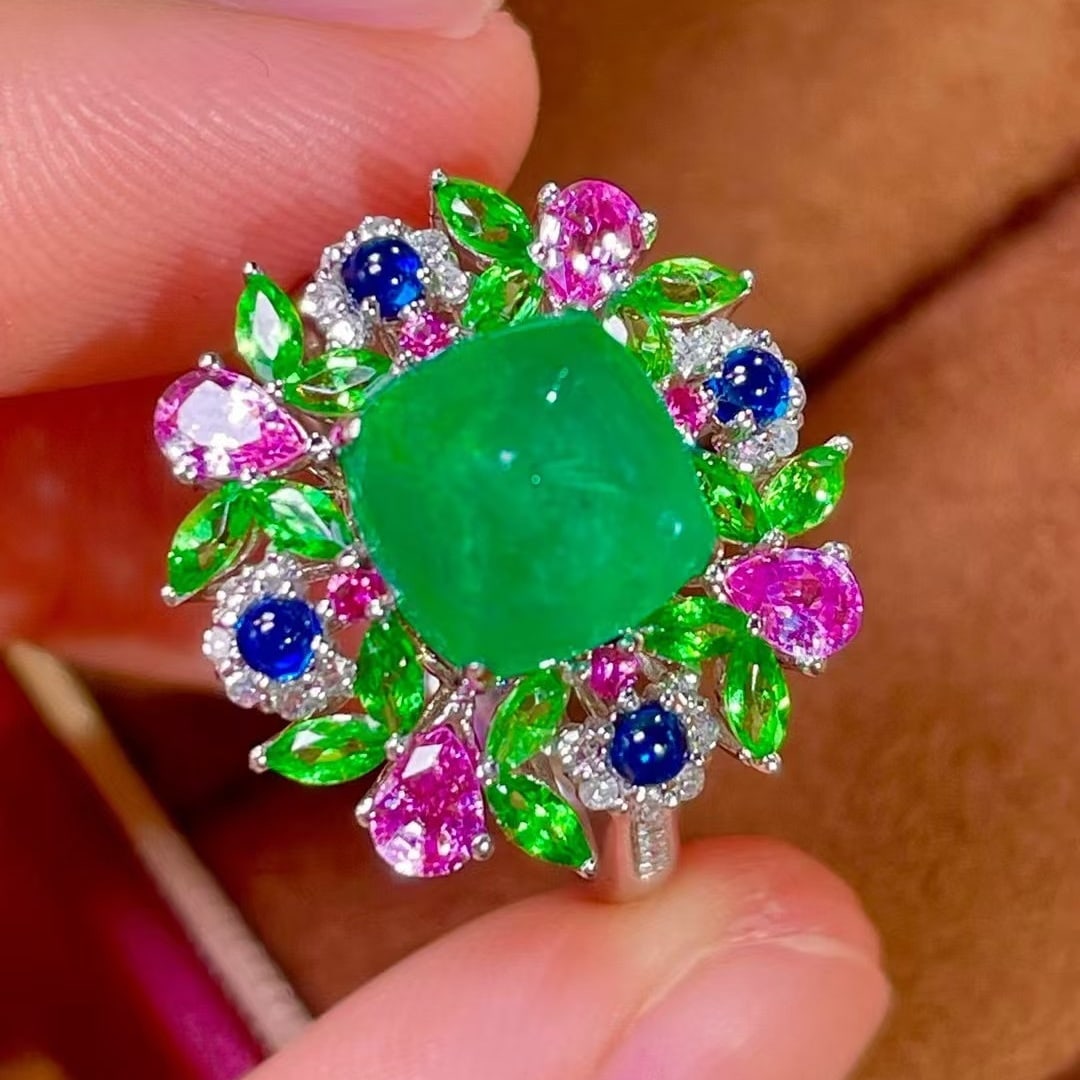 14k Gold 2.65 Ct Vivid Green Natural Emerald & Diamond & Sapphire & Tsavorite Ring - 3