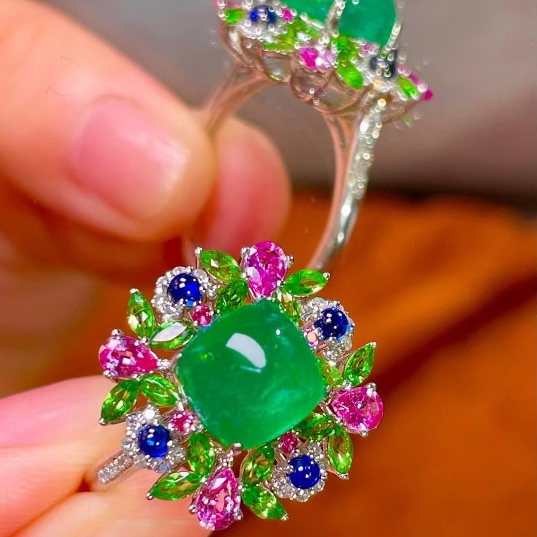 14k Gold 2.65 Ct Vivid Green Natural Emerald & Diamond & Sapphire & Tsavorite Ring - 4
