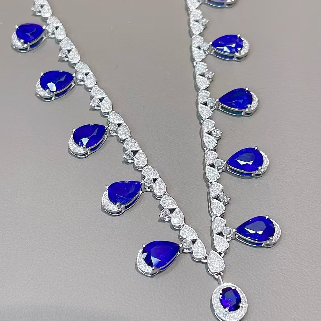 14k Gold 9.5 Ct Natural Sapphire & Diamond Necklace - 5