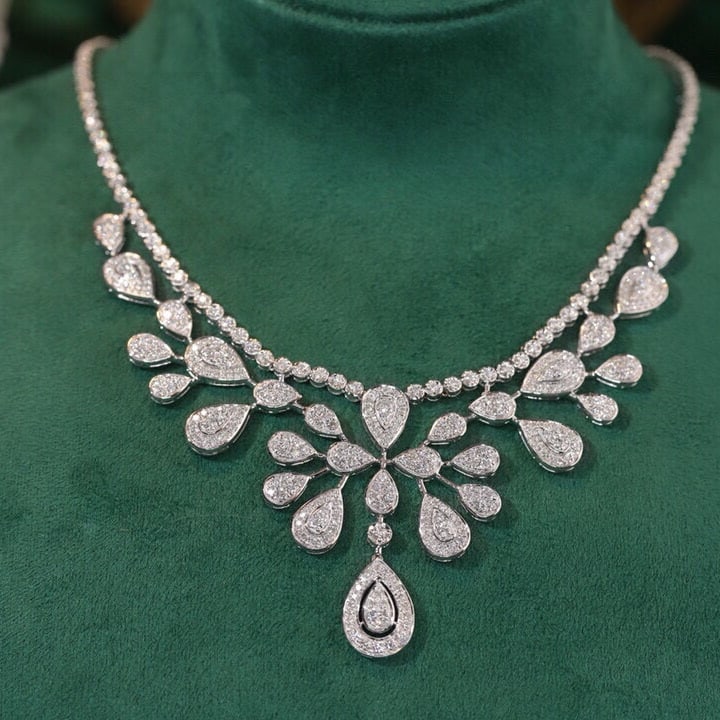 14k Gold 6.5 Ct Natural H Diamond Necklace: Ref:231063036 // gold content:14k gold // main gemstone:diamond // shape:round // carat weight:6. 5ct // clarity grade:vs-si // color:h // treatment:natural // cut grade:g // Low Estimate: 31000 High