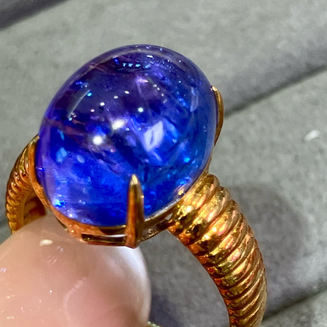 14k Gold 9.9 Ct Natural Tanzanite Ring: Ref:231063052 // gold content:14k gold // ring size:7. 25us // // main gemstone:tanzanite // shape:oval // carat weight:9. 9ct // color:blue // treatment:natural // High Estimate: 5300 Low Estimate: 3