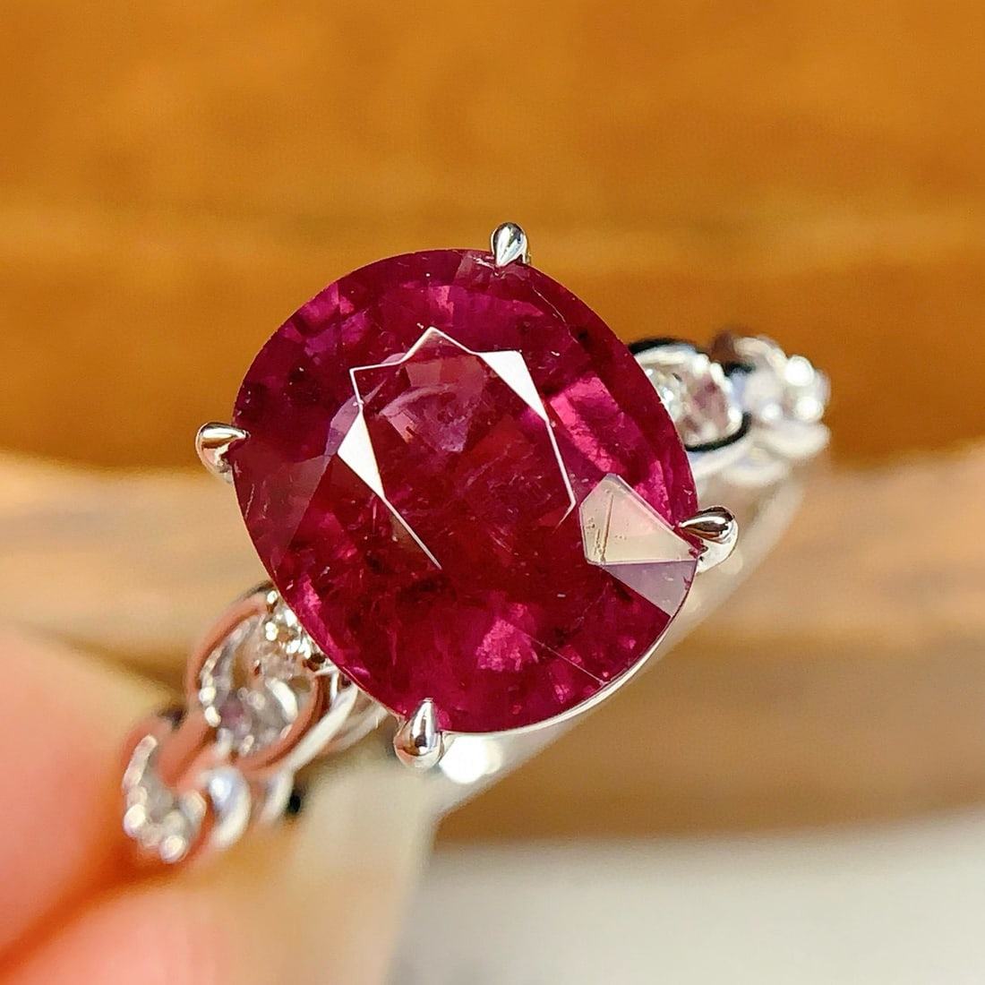 14k Gold 3.66 Ct Natural Tourmaline & Diamond Ring: Ref:231063056 // gold content:14k gold // ring size:7. 25us // // main gemstone:tourmaline // shape:oval // carat weight:3. 66ct // color:red // treatment:natural // // adjacent gemstone 2 : diamond